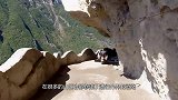 重庆大山里的挂壁公路，建在800米的悬崖峭壁上，人们知之甚少