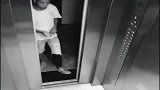 帅哥,先不说痛不痛,就问尴尬不尴尬