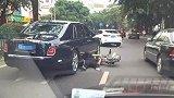 南宁一共享电动车与劳斯莱斯相撞被质疑碰瓷 警方回应