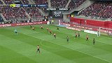 第28分钟摩纳哥球员法尔考射门