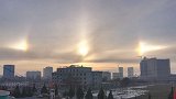 新疆霍尔果斯天空现3个“太阳” 专家：这叫“22度幻日”