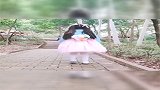 有这样一个女儿，都8岁了还梳着双马尾，真是没谁了