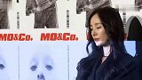 杨幂太可人了，冲锋衣配牛仔短裤也能美出新境界，青春靓丽似少女