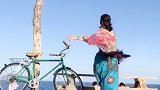 旅游最高境界就是一辆自行车加一位美女