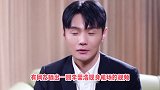 李荣浩现身机场，白T恤搭配蓝色短裤，脚踩拖鞋像是在逛菜市场