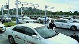 女子与驾校2男教练喝酒后被抬进宾馆5小时 凌晨身亡