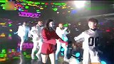 王一博程潇跨年合作《Fire》，最后捏下巴离场，太撩了！