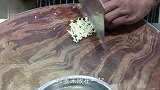 没想到西葫芦还有这种吃法，脆嫩鲜香又入味，香辣开胃营养不流失