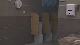 重庆现“观赏式”厕所 男厕一排坑位都能从外面看到