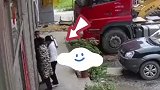 女儿被家暴，母亲让女婿搬走，结果反被踢出家门