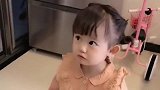 小萝莉舍不得姥姥走，好无奈的哭了，好想抱抱她