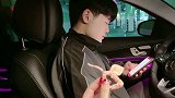 你们说我跟他在一起这么久 在车内发现这个粉色扎头绳我该怎么办昊昊 原创李坑坑 情侣