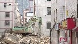 云南昆明城中村疑似野蛮拆迁 居民吐槽像“地震”