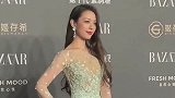 郎朗老婆吉娜现身红毯，身穿肉色纱裙，好身材一览无余！