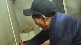 乡村老大爷独居无聊，整蛊小伙伴不留情，对于低头族是个好方法！