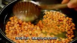 炸花生米最好吃的2种做法，外酥里脆，放凉也不会皮，2分钟学会