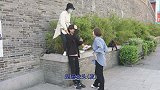 01年的磨人精终于要开学了，告别的眼神真挚，没关系，等你放假