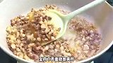 在家自己做烧麦，皮薄馅足，软糯咸香，比早餐店里卖的还好吃