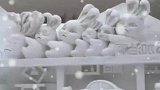十个人八天雕出可爱雪雕，小免子和鼹鼠争萝卜！