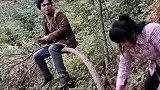 上山砍柴逗一下婆娘这下来真的了