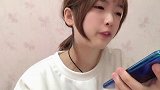 网络上的大学生：还没毕业就经济独立到底有多爽。现实中的大学生：妈，真没生活费了搞笑