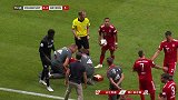意外！阿拉巴冲撞后痛苦倒地离场治疗 拜仁无奈十人应战