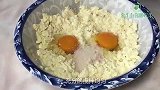 豆腐里加2个鸡蛋，不炒不炖不调馅，双手一卷一捏，太解馋了