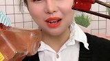 挑战全网吃豆腐乳，这小姐姐真是太拼了
