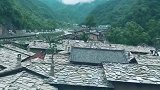 陕南一大怪，石板当瓦盖，秦岭老屋了解一下？