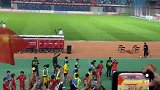 绝杀沙特！实拍09国少赛后谢场 球迷热烈回应