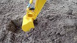 仿真工程车玩具，CAT挖掘机和管道挖掘机都很喜欢在沙地玩挖沙