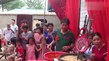 国外姑娘远嫁河南农村，新娘看上新郎什么呢？一起看看吧