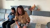 怀胎九月妻子没给婆婆做饭，被丈夫扇巴掌，隔天母子俩回家张大嘴