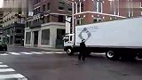 爆笑堂-20110805-跳舞指挥交通的警察