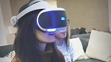 花式作死！女友玩VR游戏 迪巴拉一旁疯狂干扰
