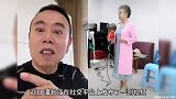 潘长江85岁母亲罕见出镜，穿戴珍珠打扮贵气，唱评剧中气十足