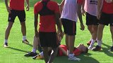 西甲-1718赛季-马竞季前训练揪心一幕 比埃托倒挂金钩险些踢废队友-专题
