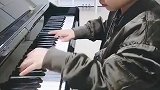 小男孩钢琴即兴演奏一曲《绿色》，听到开头，我就已经无法自拔！