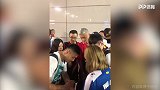 启程！武磊返回西班牙备战欧联 上百球迷深夜相送：武磊！加油！