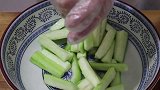丝瓜我只服这种做法，加一块豆腐，香气四溢，上桌连汤汁都不剩