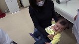 小宝宝去医院体检，一看到穿白大褂的立马嚎啕大哭，按都按不住了