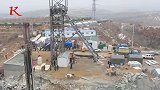 山东栖霞金矿爆炸事故救援：第一名被困矿工成功升井！