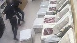 做足浴被笑“脚臭得像死老鼠” 男子暴打技师