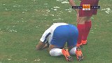 任航下黑肘击倒佩莱！ 意大利锋霸倒地不起很痛苦