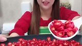 妹子你能不能别这样吃辣椒了，我们这边的辣椒也涨价了