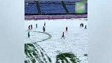 女足姑娘们雪地足球赛！这感觉太刺激