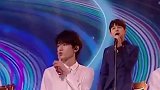 时代少年团 何炅 合唱光阴的故事。何老师唱歌时马嘉祺 丁程鑫 宋亚轩 还有礼貌让粉丝安静