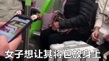 有话好好说因占座起冲突，女孩与大妈地铁内大打出手