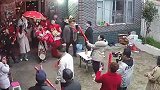 从小带大的孙女出嫁了，他也一定心里空落落的和不舍吧
