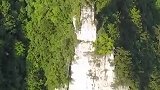 贵州悬崖峭壁上的房屋